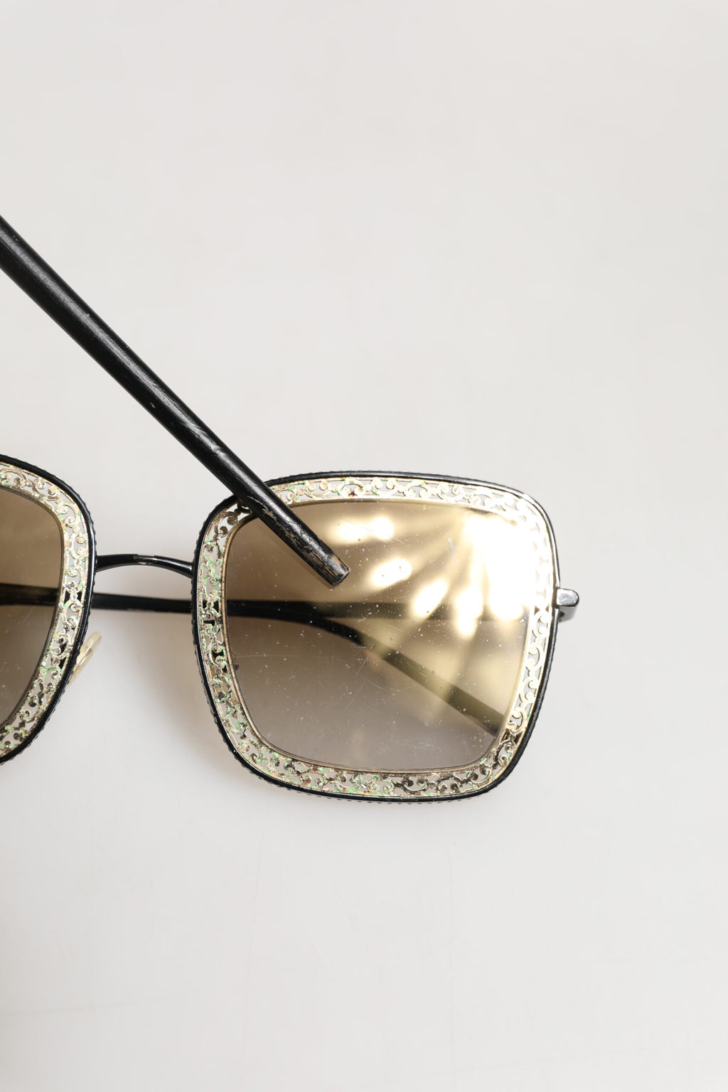 DG2225 Black Gold Lace Frame Brown Gradient Sunglasses